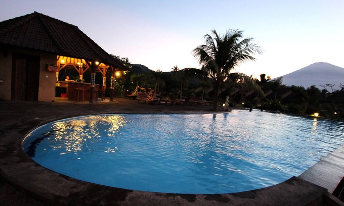 Purwakerti Hotel | TWIN Ocean View Bungalow with AC (2 persons)