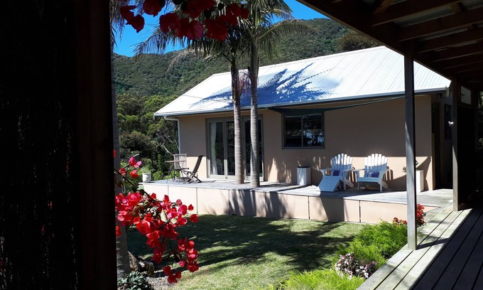 Whangarei Heads Ski Chalet | Twin Palms Ocean Beach, self contained chalet.