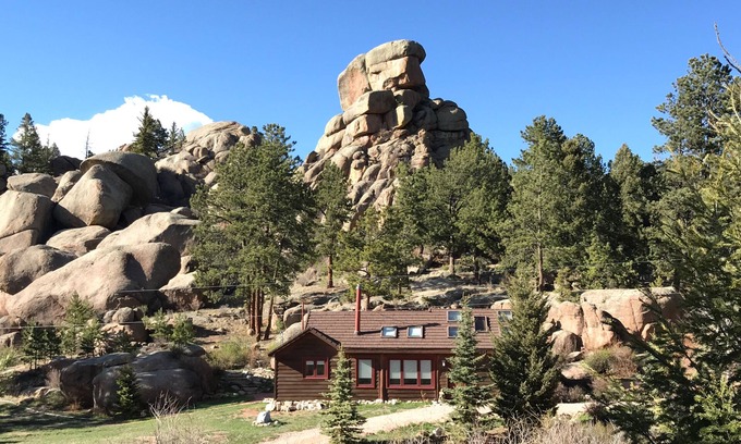 Florissant Cabin | Twin Rock Cabin .Western Retreat. Family, Kids, Dog friendly.