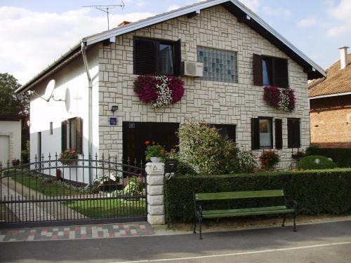 Knezevi Vinogradi House | Twin Room Knezevi Vinogradi 15024d