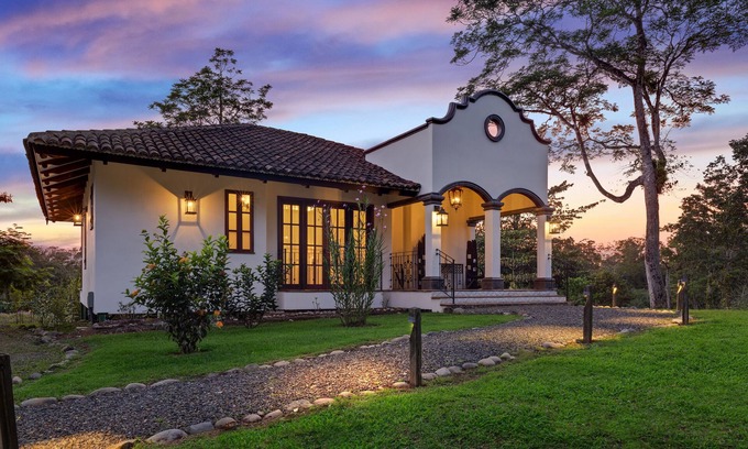 Tigre Villa | Two Bedroom Villa w/Lounge Space