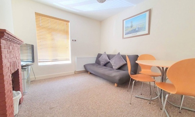 Sittingbourne Apartment | Two-bedroom 1st floor flat with Superfast Wi-Fi