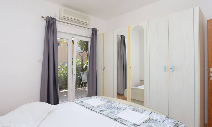 Blato Apartment | Two bedroom apartment with terrace Živogošće - Blato, Makarska (A-1057-a)