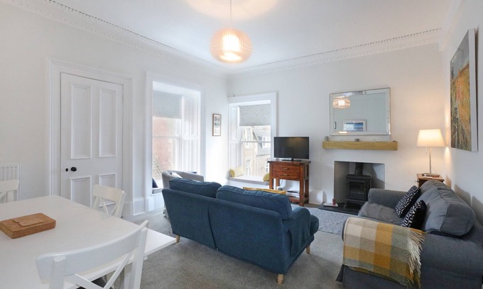 North Berwick Apartment | Two bedroom apartment with sea views in the heart of North Berwick. Sleeps 7.