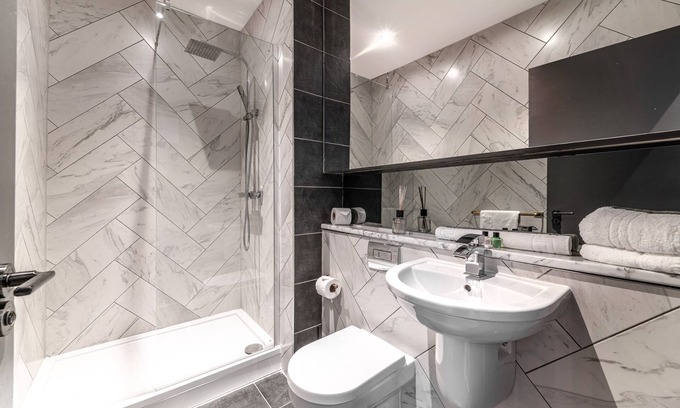 RopeWalks Apartment | Two-Bedroom Apartment 107 (Sleeps 7) - minutes from L1 and all major attractions
