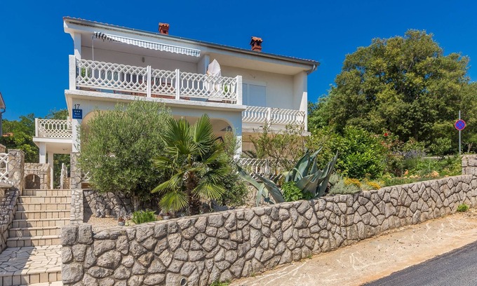 Silo Apartment | Two bedroom apartment with terrace and sea view Šilo, Krk (A-18691-a)