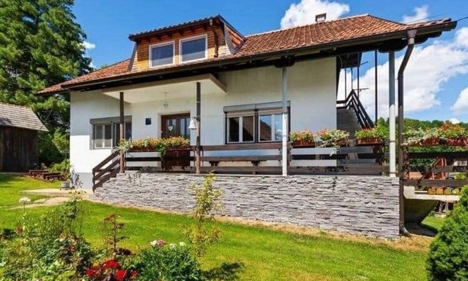 Netretic Apartment | Two bedroom apartment (pet friendly) Jakovci Netreticki, Karlovac (A-20495-a)