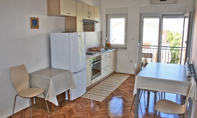 Primosten Burnji Apartment | Two bedroom apartment with balcony and sea view Bilo, Primošten (A-12868-b)