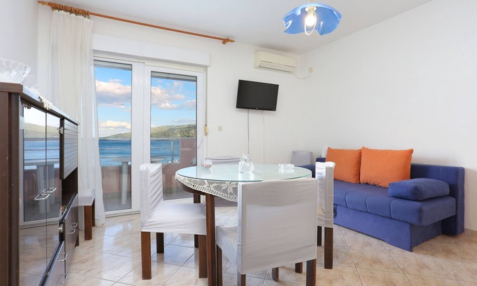 Poljica Apartment | Two bedroom apartment near beach Poljica, Trogir (A-19316-a)
