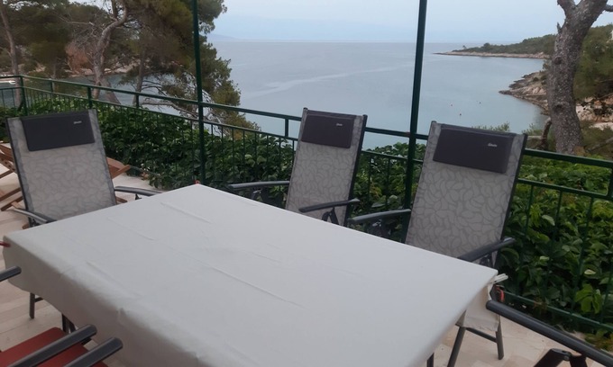 Cove Basina (Jelsa) Apartment | Two bedroom apartment near beach Basina, Hvar (A-542-a)