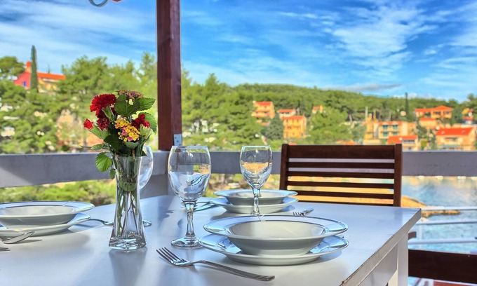 Cove Basina (Jelsa) Apartment | Two bedroom apartment near beach Basina, Hvar (A-5699-b)