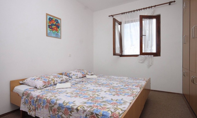 Municipality of Kali Apartment | Two bedroom apartment near beach Kali, Ugljan (A-345-c)