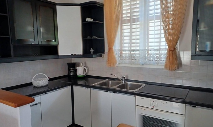 Kampor Apartment | Two bedroom apartment near beach Kampor, Rab (A-22228-b)