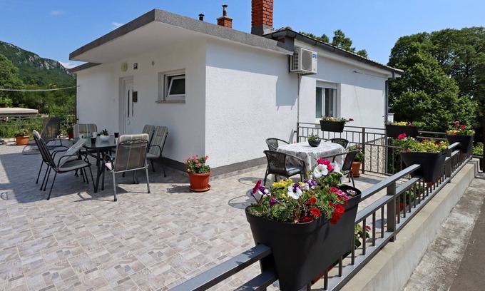 Bribir Apartment | Two bedroom apartment with terrace and sea view Bribir, Novi Vinodolski (A-19862-a)