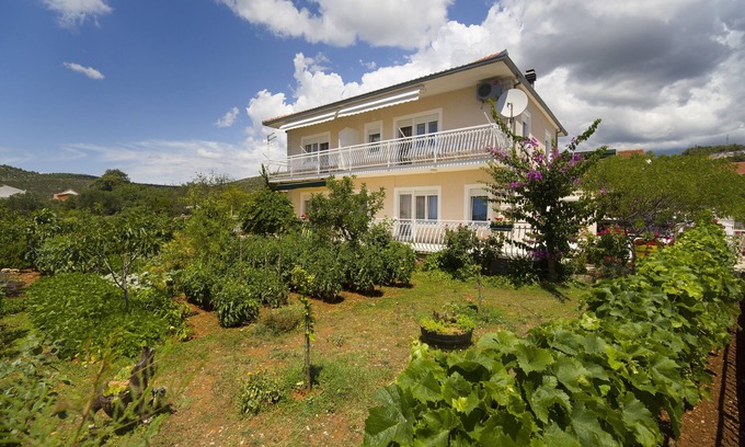 Poljica Apartment | Two bedroom apartment with balcony and sea view Poljica, Trogir (A-19054-b)