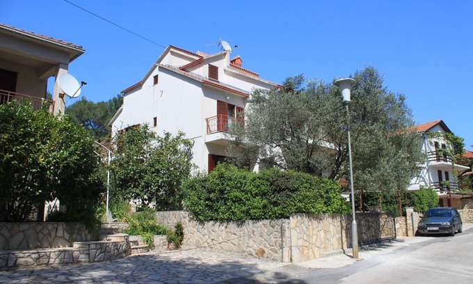 Vrboska Apartment | Two bedroom apartment with balcony Vrboska, Hvar (A-8748-b)