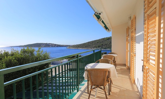 Sevid Apartment | Two bedroom apartment with balcony and sea view Sevid, Trogir (A-2044-a)