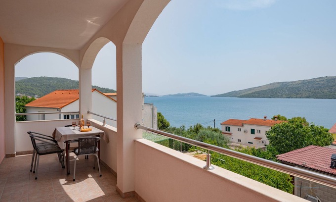 Poljica Apartment | Two bedroom apartment with terrace and sea view Poljica, Trogir (A-11103-a)