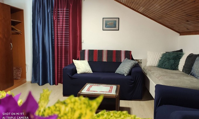 Plat Apartment | Two bedroom apartment with balcony and sea view Plat, Dubrovnik (A-2136-b)