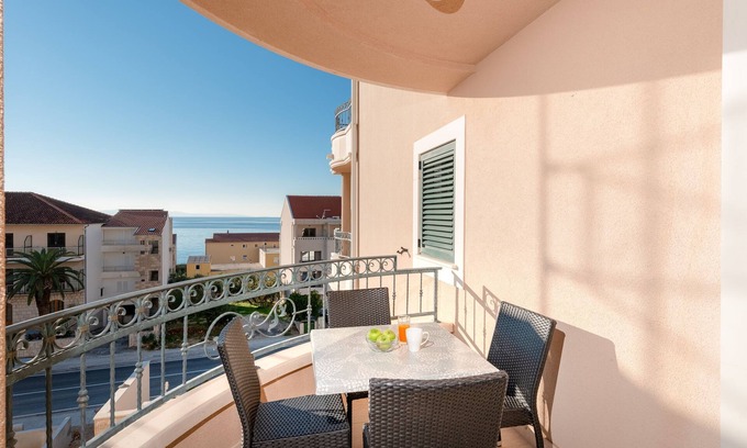 Tucepi Apartment | Two bedroom apartment with balcony and sea view Tučepi, Makarska (A-3193-e)