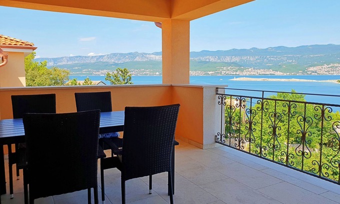 Silo Apartment | Two bedroom apartment with terrace and sea view Šilo, Krk (A-18685-b)
