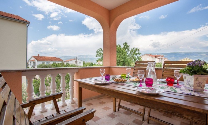Silo Apartment | Two bedroom apartment with terrace and sea view Šilo, Krk (A-19256-a)