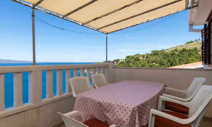 Stanici Apartment | Two bedroom apartment with terrace and sea view Stanići, Omiš (A-19750-a)