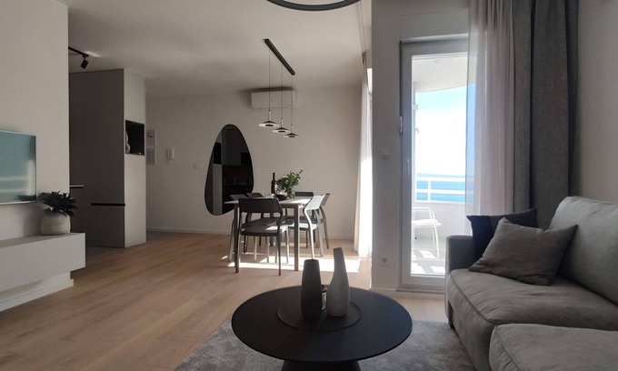 Znjan Apartment | Two bedroom apartment with terrace and sea view Split (A-2983-a)