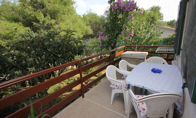 Municipality of Kali Apartment | Two bedroom apartment with terrace and sea view Cove Mala Lamjana, Ugljan (A-827-b)