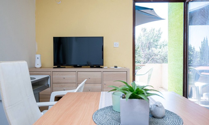 Mandre Apartment | Two bedroom apartment with terrace Mandre, Pag (A-22885-a)