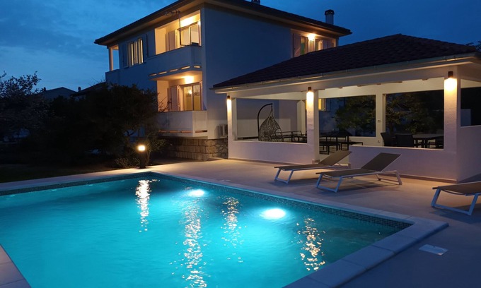 Kampor Apartment | Two bedroom apartment with terrace Kampor, Rab (A-16865-a)
