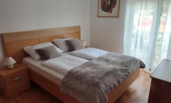 Palit Apartment | Two bedroom apartment with balcony Palit, Rab (A-22743-a)