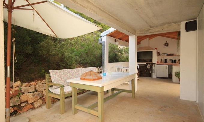 Rukavac Apartment | Two bedroom apartment with terrace and sea view Rukavac, Vis (A-8489-a)