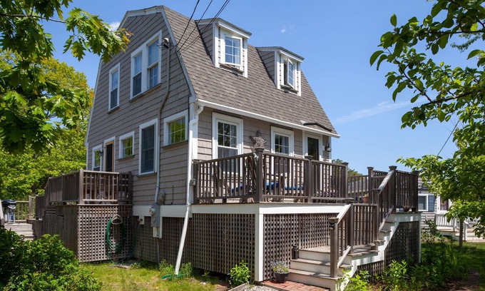 Kennebunkport House | Two Bedroom Historic Cottage @ Goose Rocks Beach - Sleeps 5, Great Location!