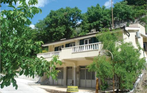 Svinisce Apartment | Two-Bedroom Holiday Home