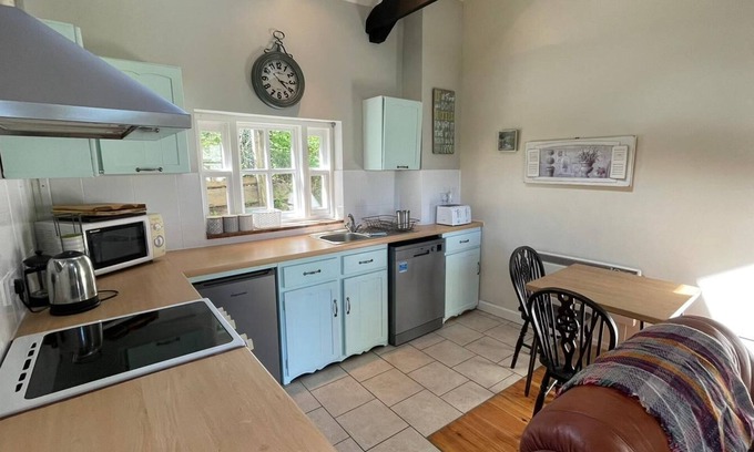 Tal-gareg Cottage | Two bedroom stone cottage in rural West Wales