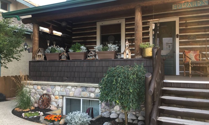 Jasper House | Two Bedroom, Two Bathrooms, Full Kitchen, Private Laundry, Living Room Apartment