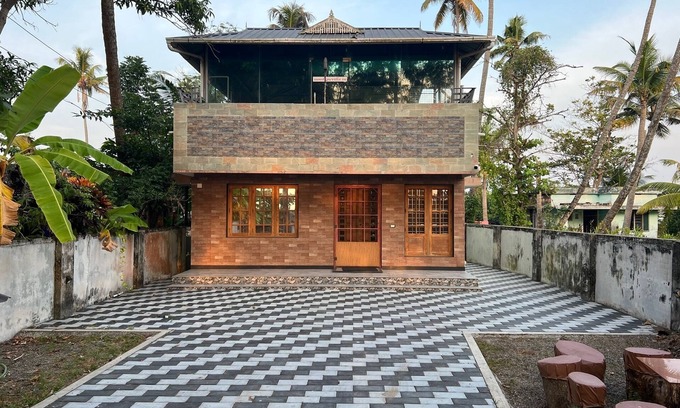 Vypin Villa | Two bedroom Villa overlooking Kzuhuppilly Beach