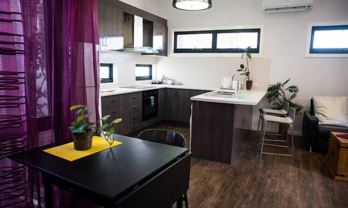 Manning House | Two bedroom villa, self contained, wifi, parking, big kitchen, private entrance