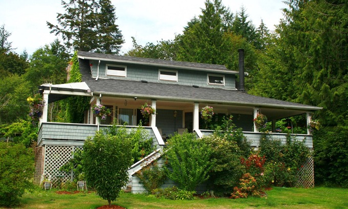 North Oyster Apartment | Two Dogs Inn A Pet Friendly Hidden Gem