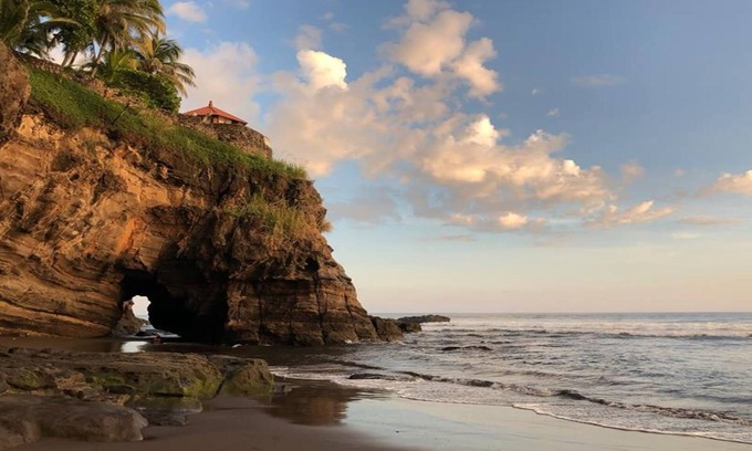 El Zonte House | Two Houses Together. Perfect for weddings, family reunions and large groups