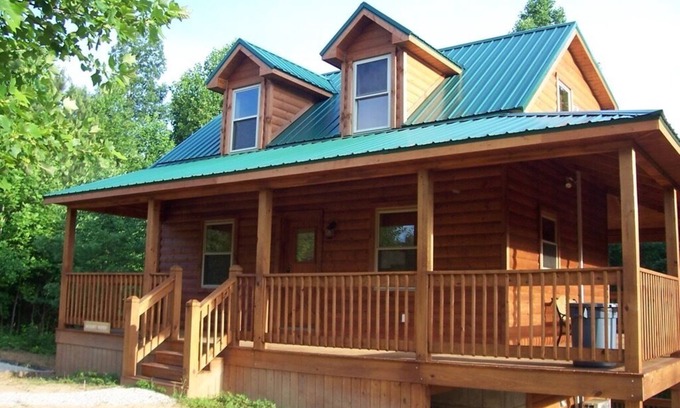 Mammoth Cave Cabin | Two miles from Mammoth Cave National Park, 1300 sq ft cabin, hot tub, disc golf