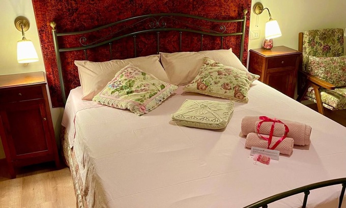 Reggio nell'Emilia Bed & Breakfast | Two Private Rooms: with 1 room, with 2 rooms. Kitchen Living Room Parking