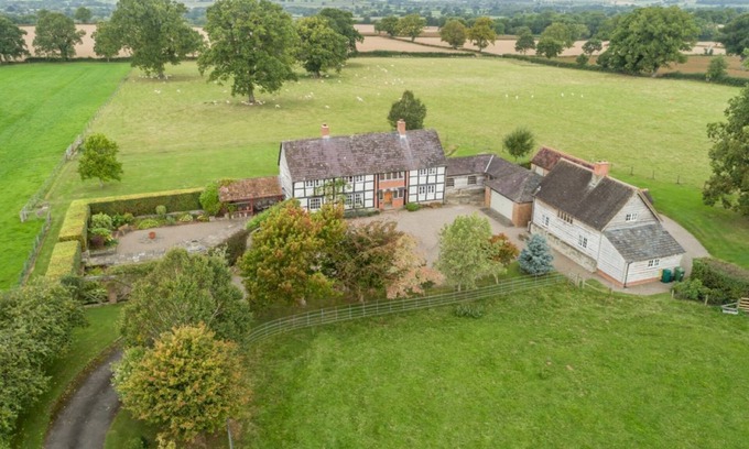 Pembridge House | Two properties next door to each other with a games room, hot tub and bicycles