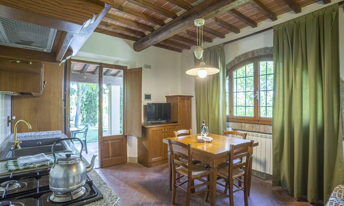 Montespertoli Apartment | Two-room apartment agriturismo Tenuta Moriano with swimming pool, panoramic view