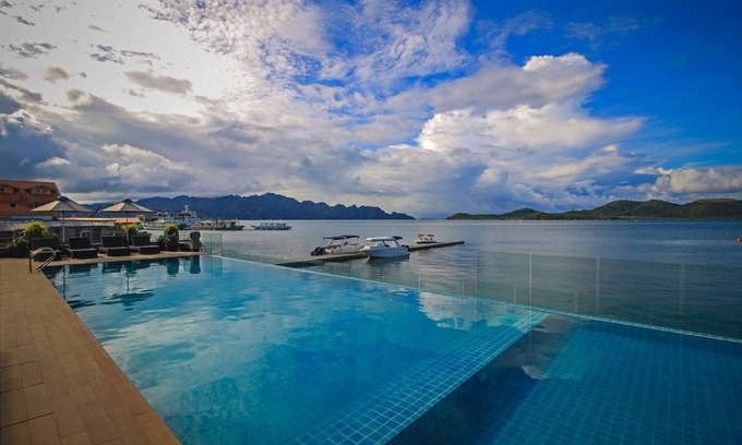 Coron Town Proper Hotel | Two Seasons Coron Bayside Hotel