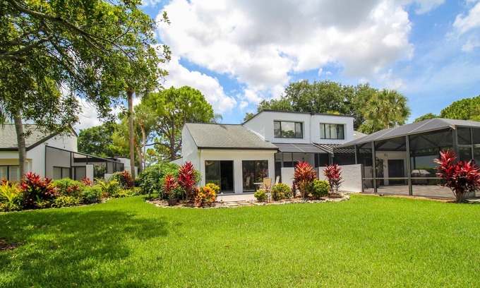 The Meadows House | Two-Story Townhome, The Heatherwood Haven