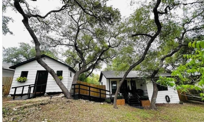 Canyon Lake House | Tx Hill Country Lake Home & Casita🏡 Hot-tub, 🦮 friendly, fenced backyard.