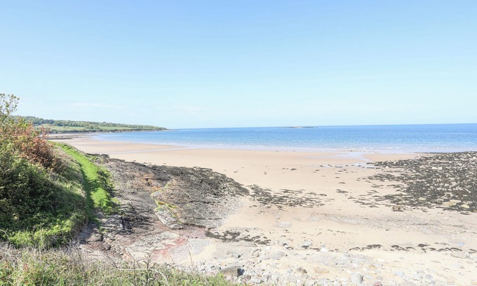 Dulas Cottage | TY ARWEN, pet friendly, with hot tub in Dulas