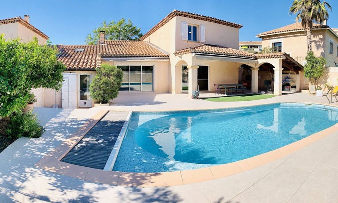 Vielle-Chapelle House | Ty'Bonheurs - Villa sleeps 8 with garden and pool, near the sea